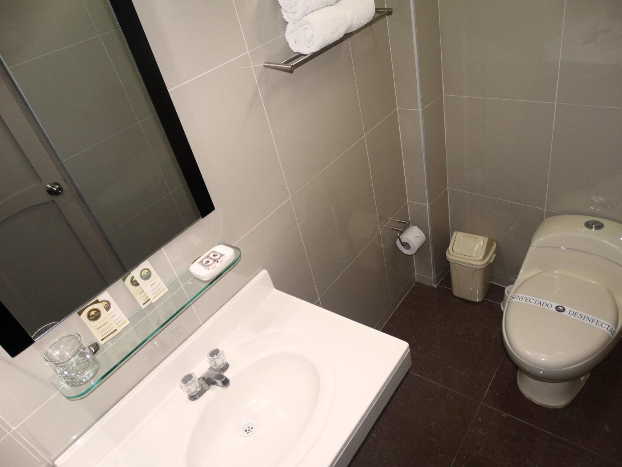 Hotel Gran Sipan Чиклайо Стая снимка